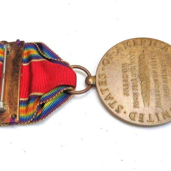 Vintage WW2 Original Bronze Victory Medal US Military Service Medal 1940s - Picture 3 of 3